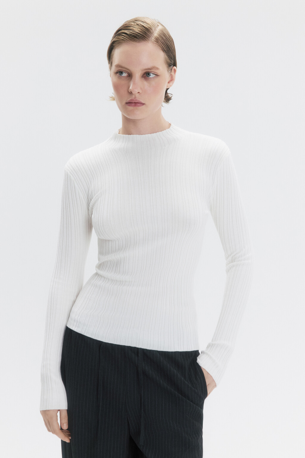 Водолазка вискозная с коротким воротником - цвет белый - 2