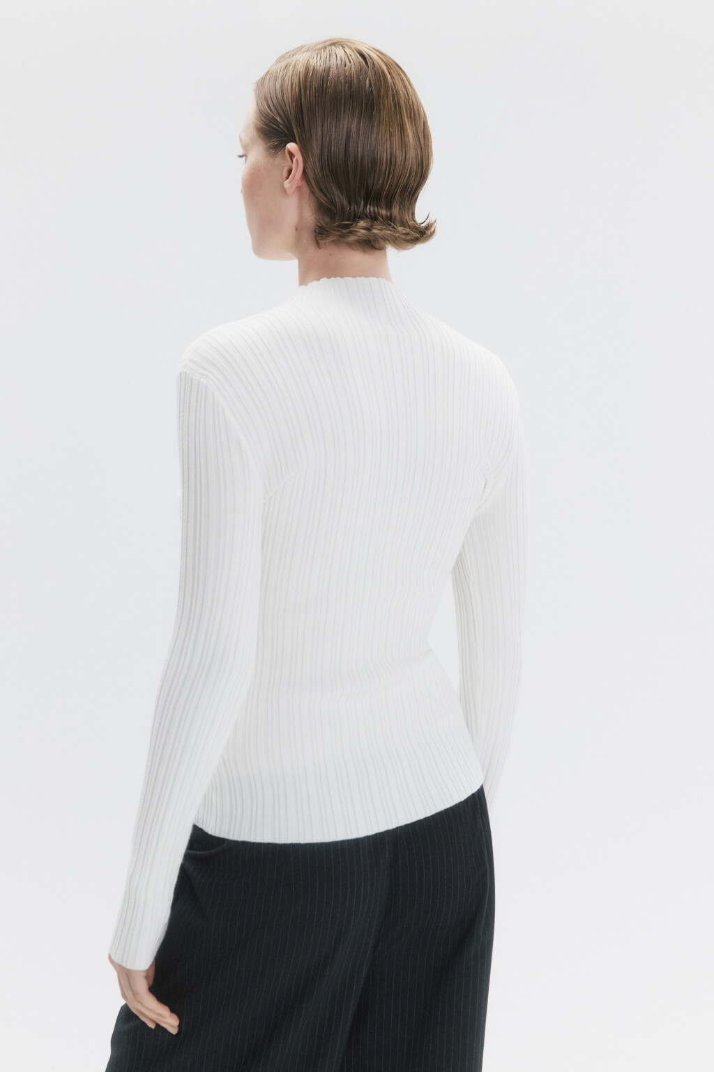 Водолазка вискозная с коротким воротником - цвет белый - 4