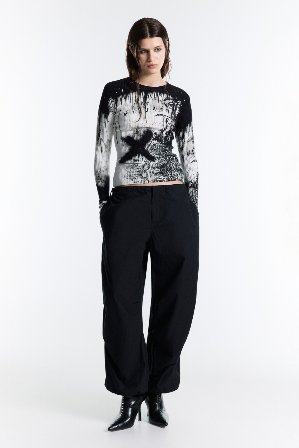 Джемпер тонкой вязки с гранж-принтом - цвет черный - 5