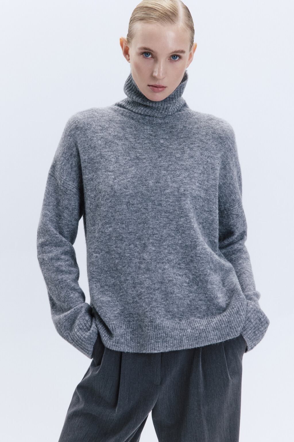 Свитер вязаный свободный с высоким воротником - цвет серый - 1