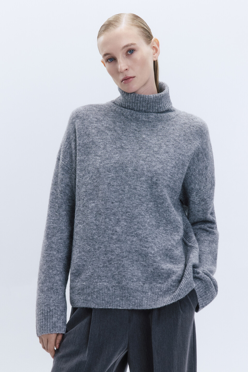 Свитер вязаный свободный с высоким воротником - цвет серый - 3