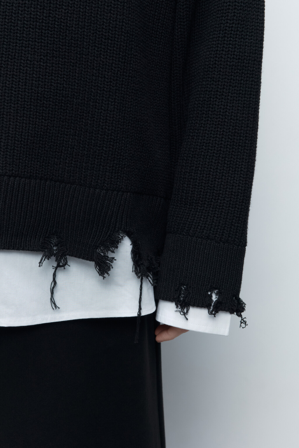 Джемпер вязаный рваный с имитацией рубашки - цвет черный - 8