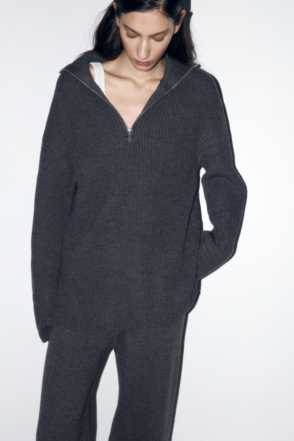 Джемпер вязаный в рубчик с воротником на молнии - цвет серый - 1