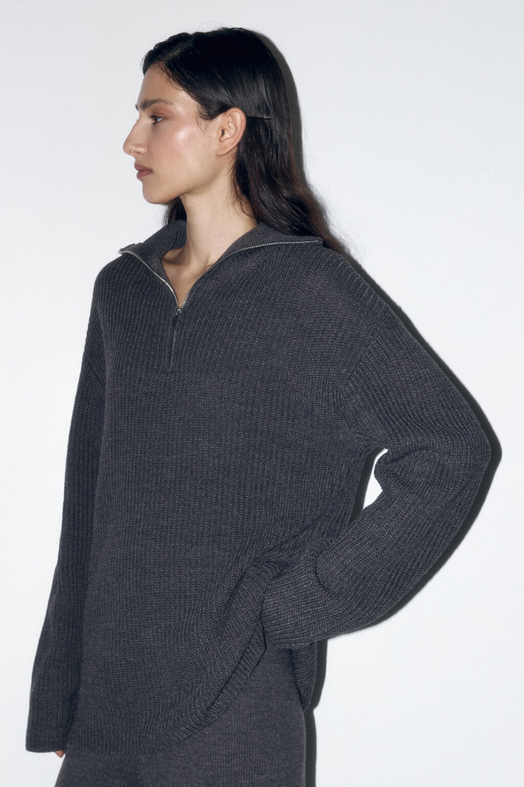 Джемпер вязаный в рубчик с воротником на молнии - цвет серый - 3