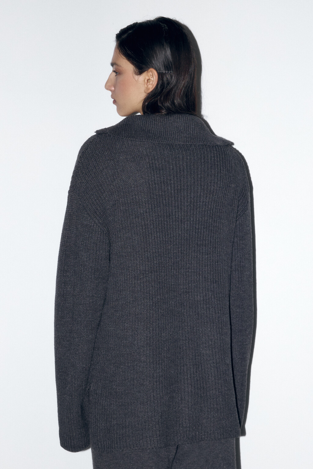 Джемпер вязаный в рубчик с воротником на молнии - цвет серый - 4