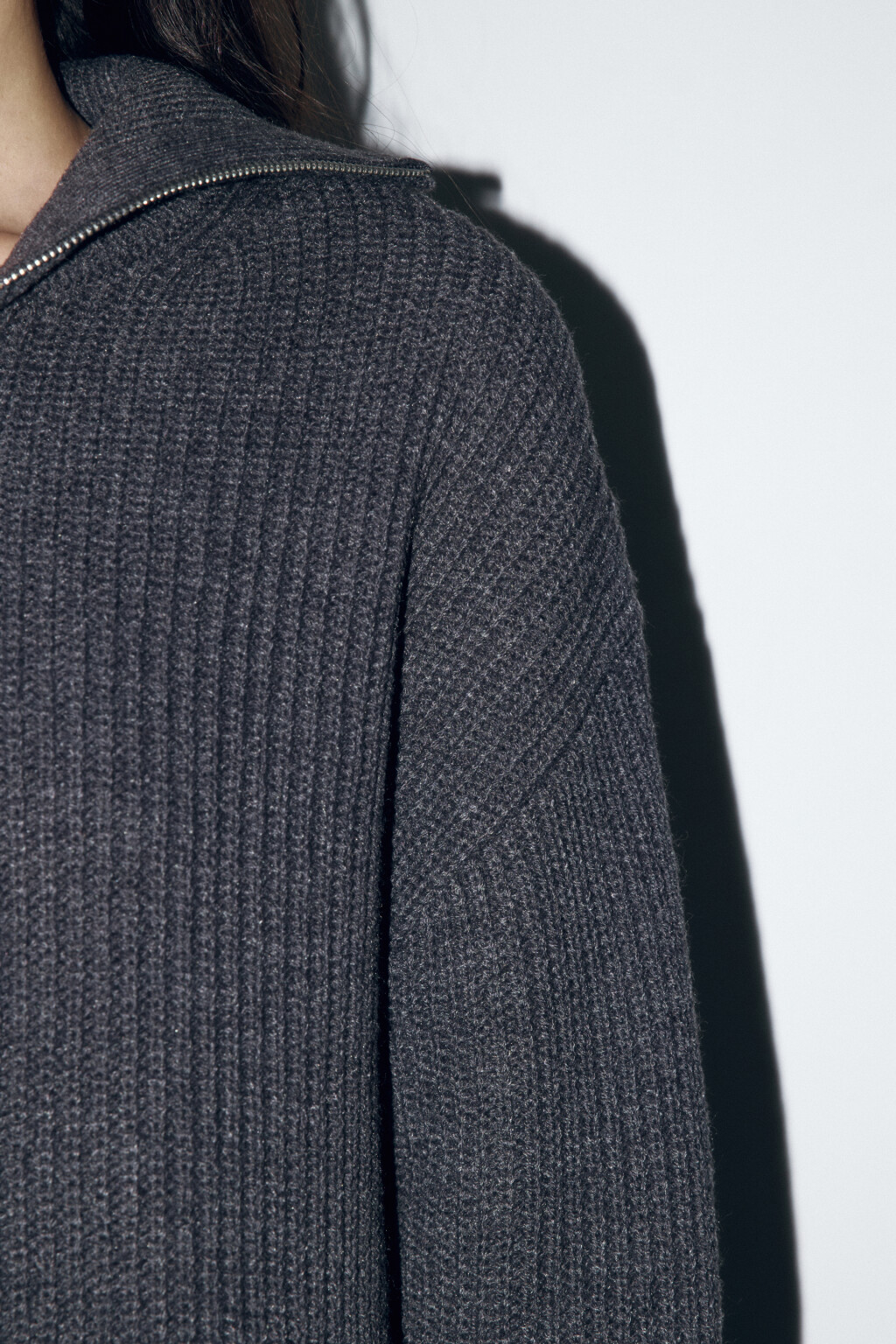 Джемпер вязаный в рубчик с воротником на молнии - цвет серый - 7