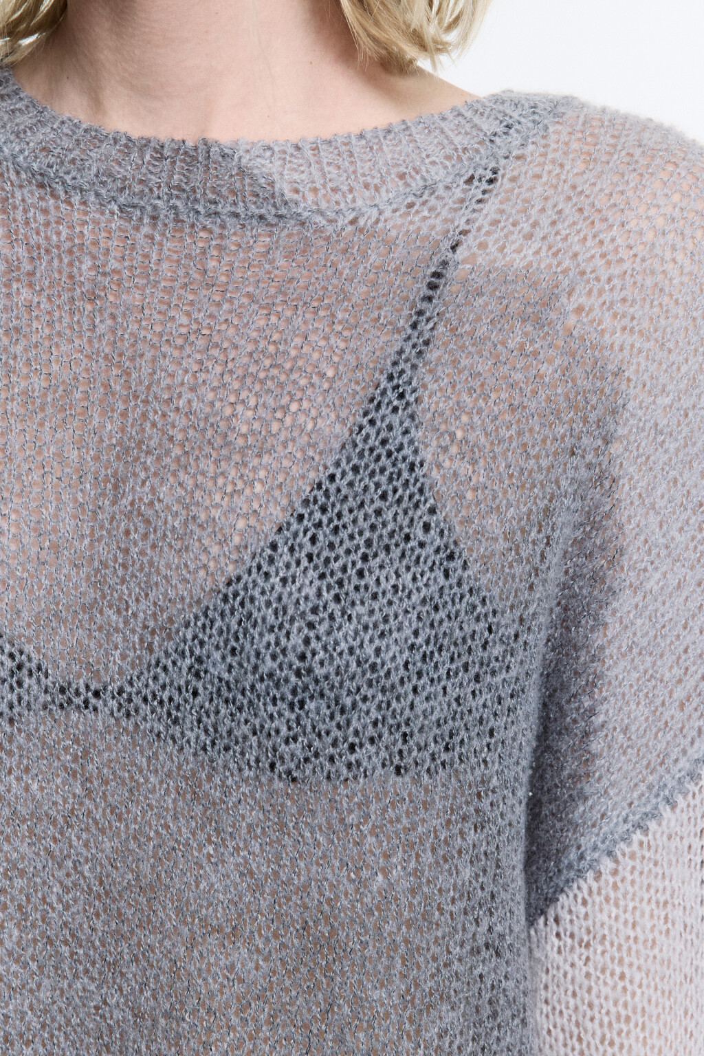 Джемпер тонкой вязки с абстрактным принтом - цвет серый - 6