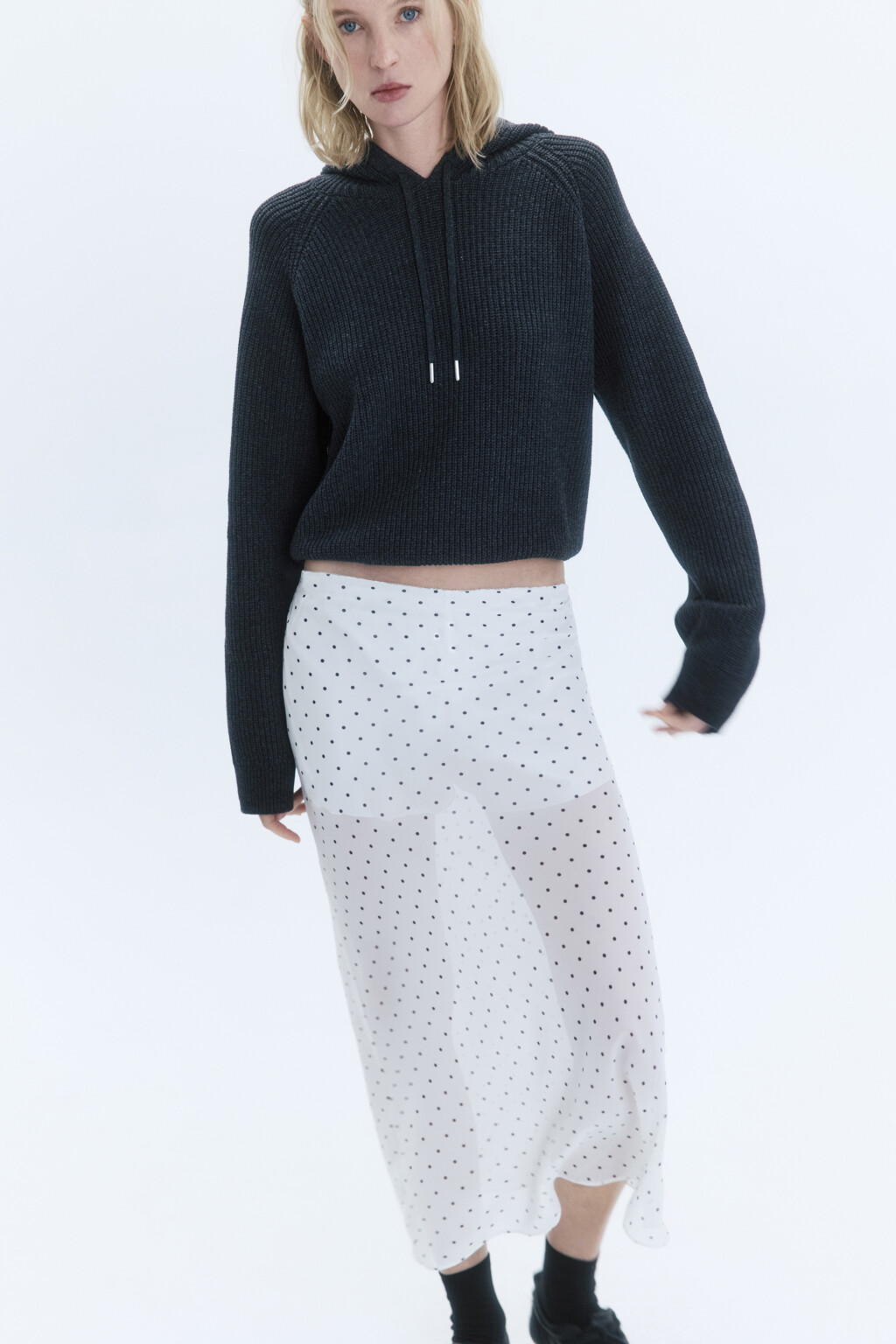 Джемпер вязаный с капюшоном на завязках - цвет серый - 2