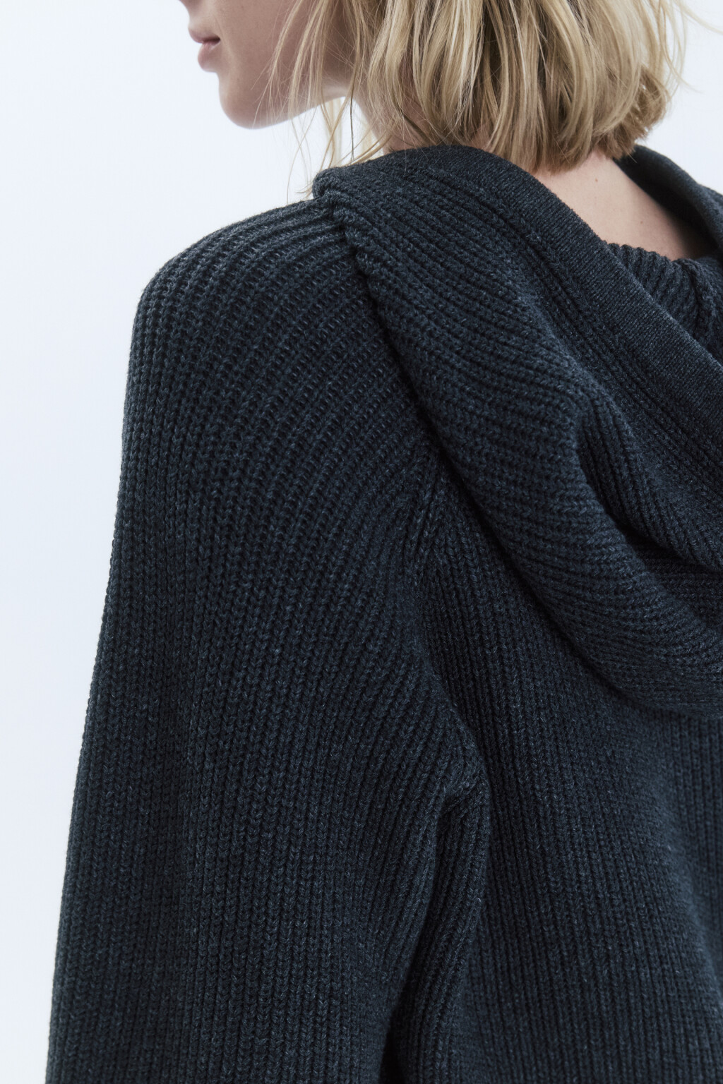 Джемпер вязаный с капюшоном на завязках - цвет серый - 8