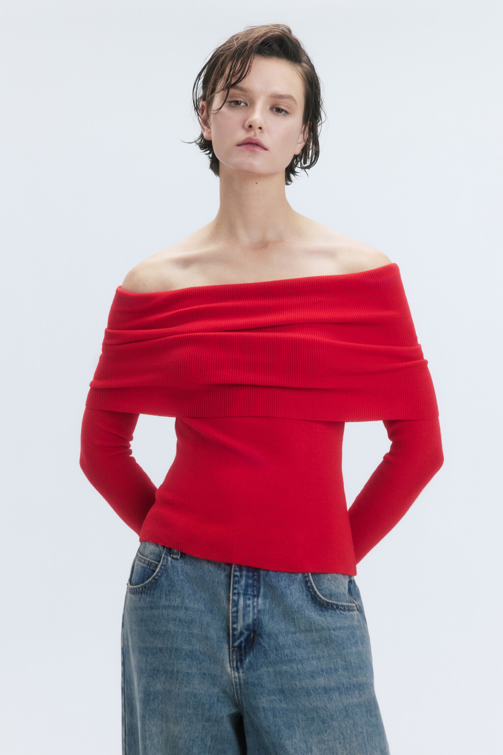 Джемпер off-shoulders тонкой вязки - цвет красный - 2
