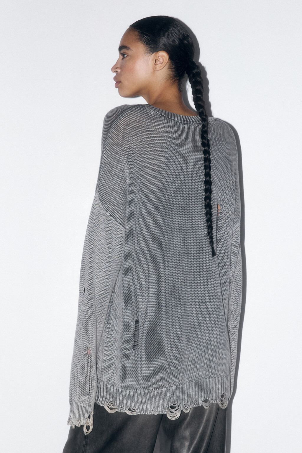 Джемпер вязаный рваный с вареным эффектом - цвет серый - 4
