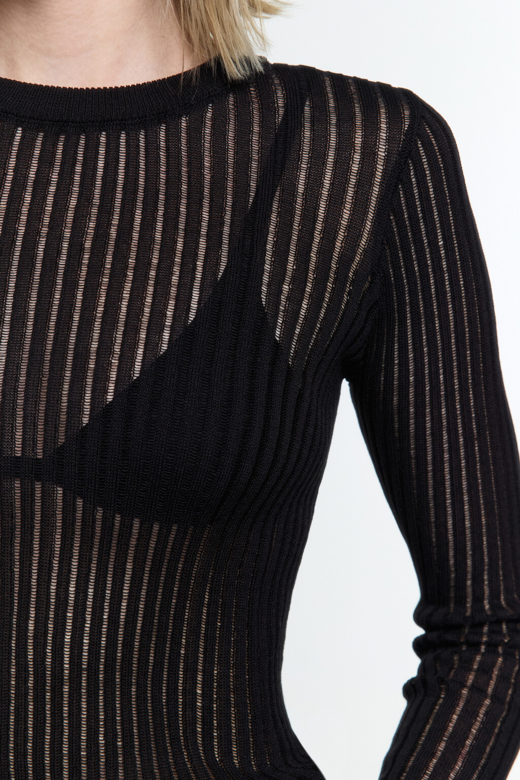 Джемпер облегающий ажурный - цвет черный - 6