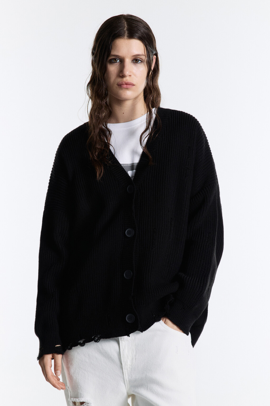 Кардиган на пуговицах рваный в стиле гранж - цвет черный - 2
