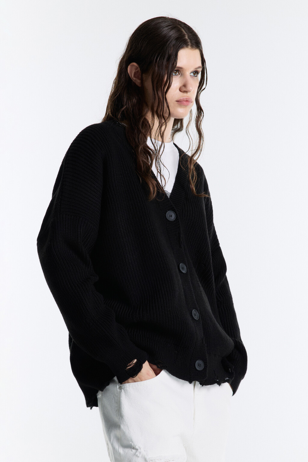 Кардиган на пуговицах рваный в стиле гранж - цвет черный - 3