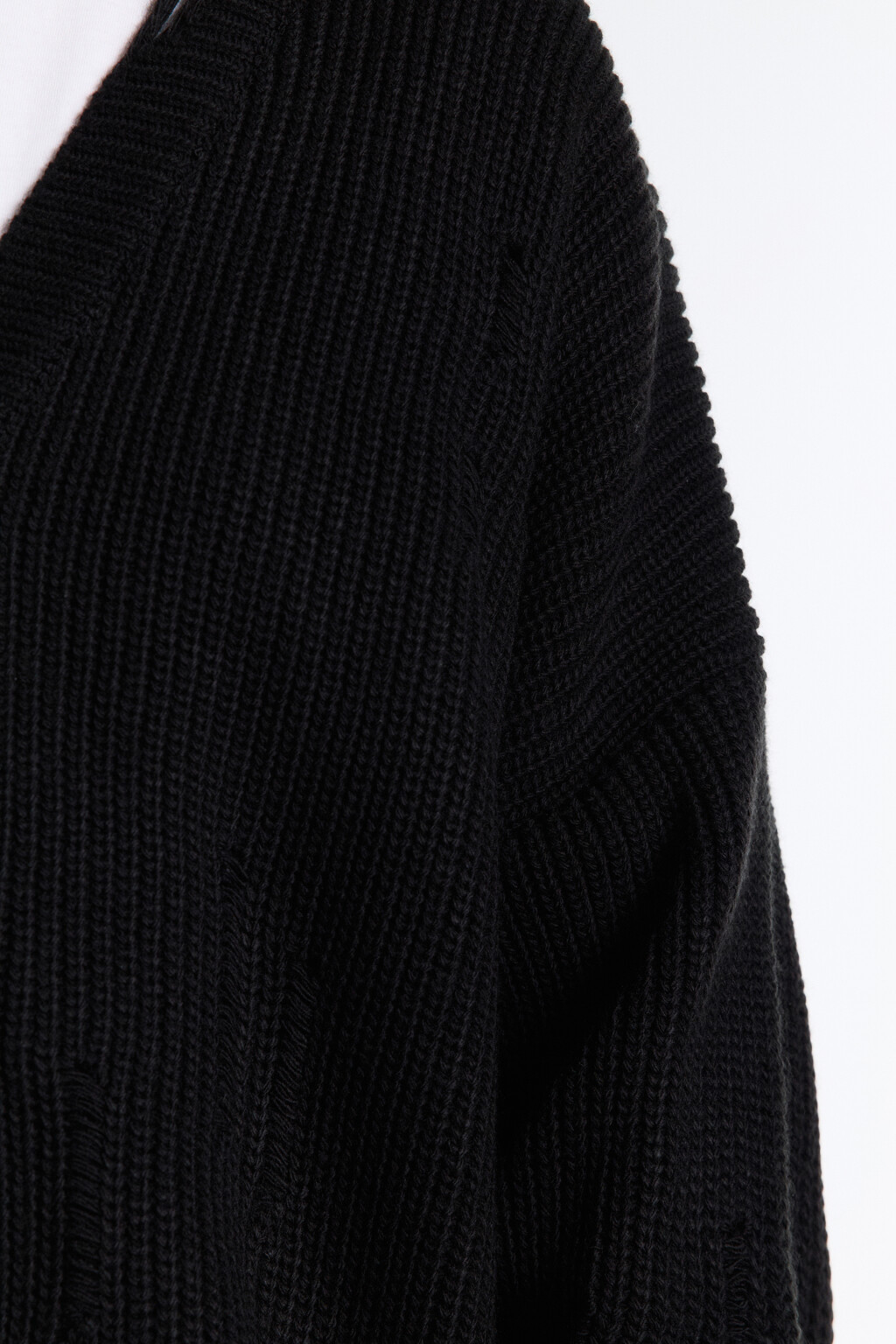 Кардиган на пуговицах рваный в стиле гранж - цвет черный - 6