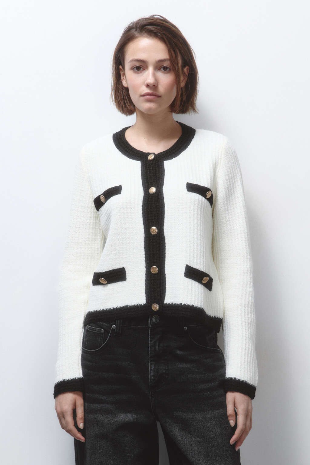 Кардиган вязаный укороченный с круглым вырезом - цвет молочный - 2