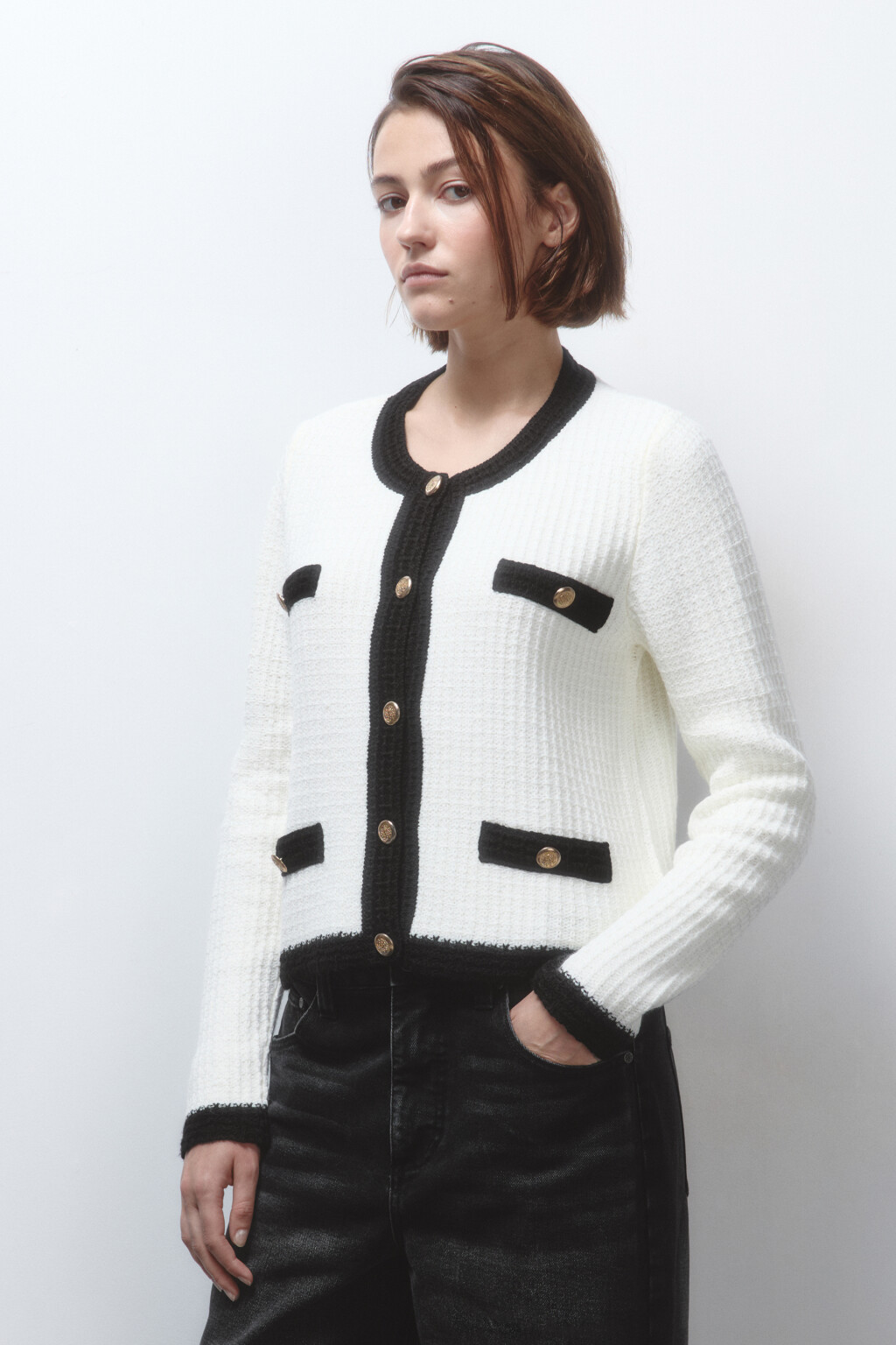 Кардиган вязаный укороченный с круглым вырезом - цвет молочный - 3