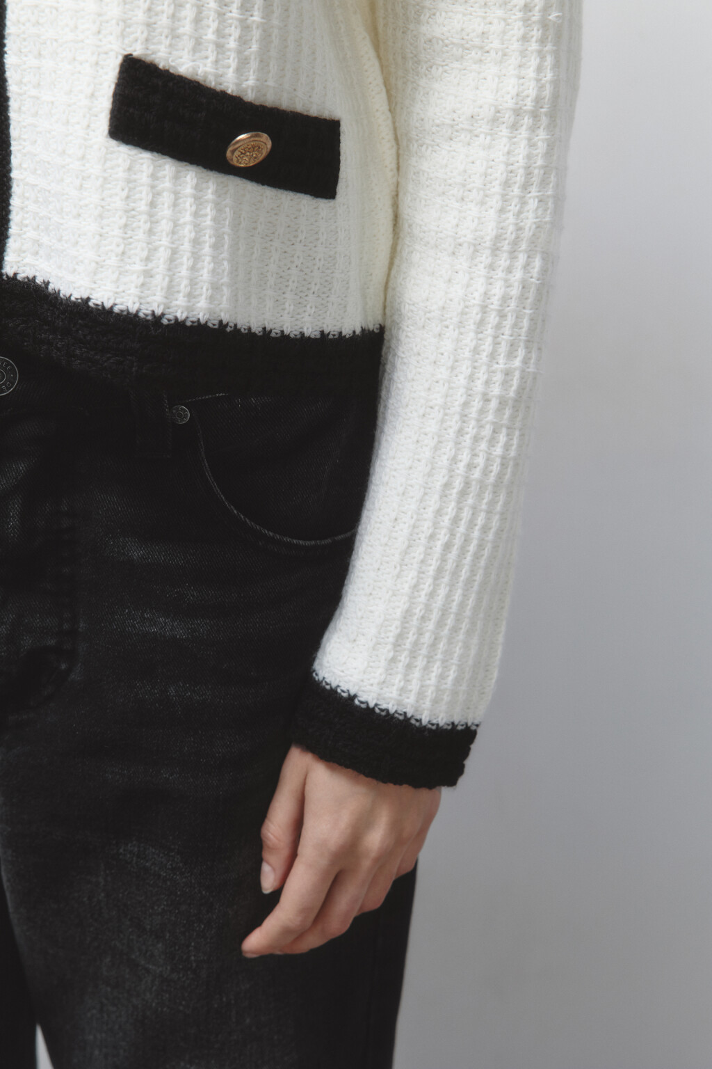 Кардиган вязаный укороченный с круглым вырезом - цвет молочный - 7