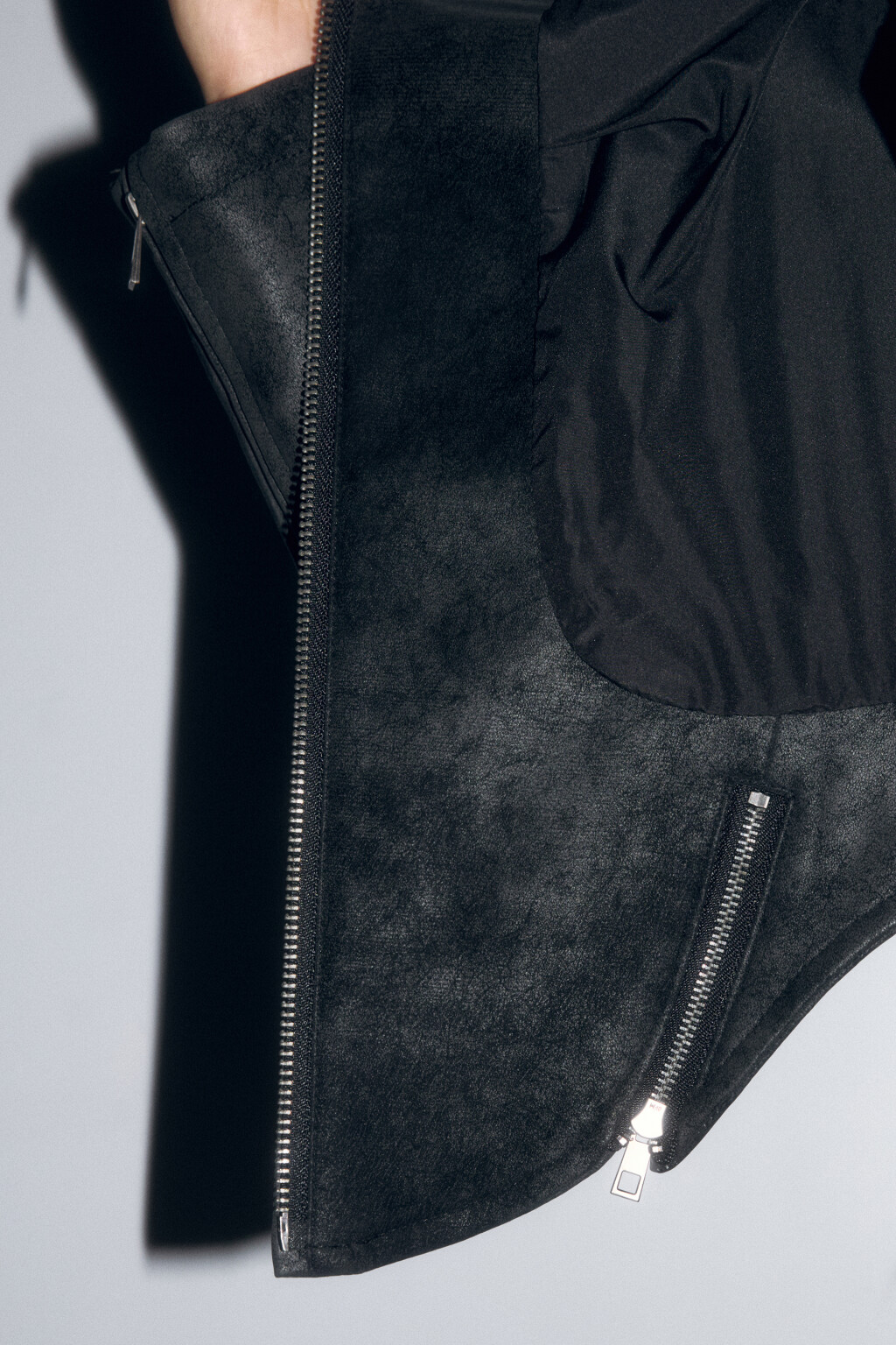 Куртка в мотостиле с состаренным эффектом - цвет черный - 8