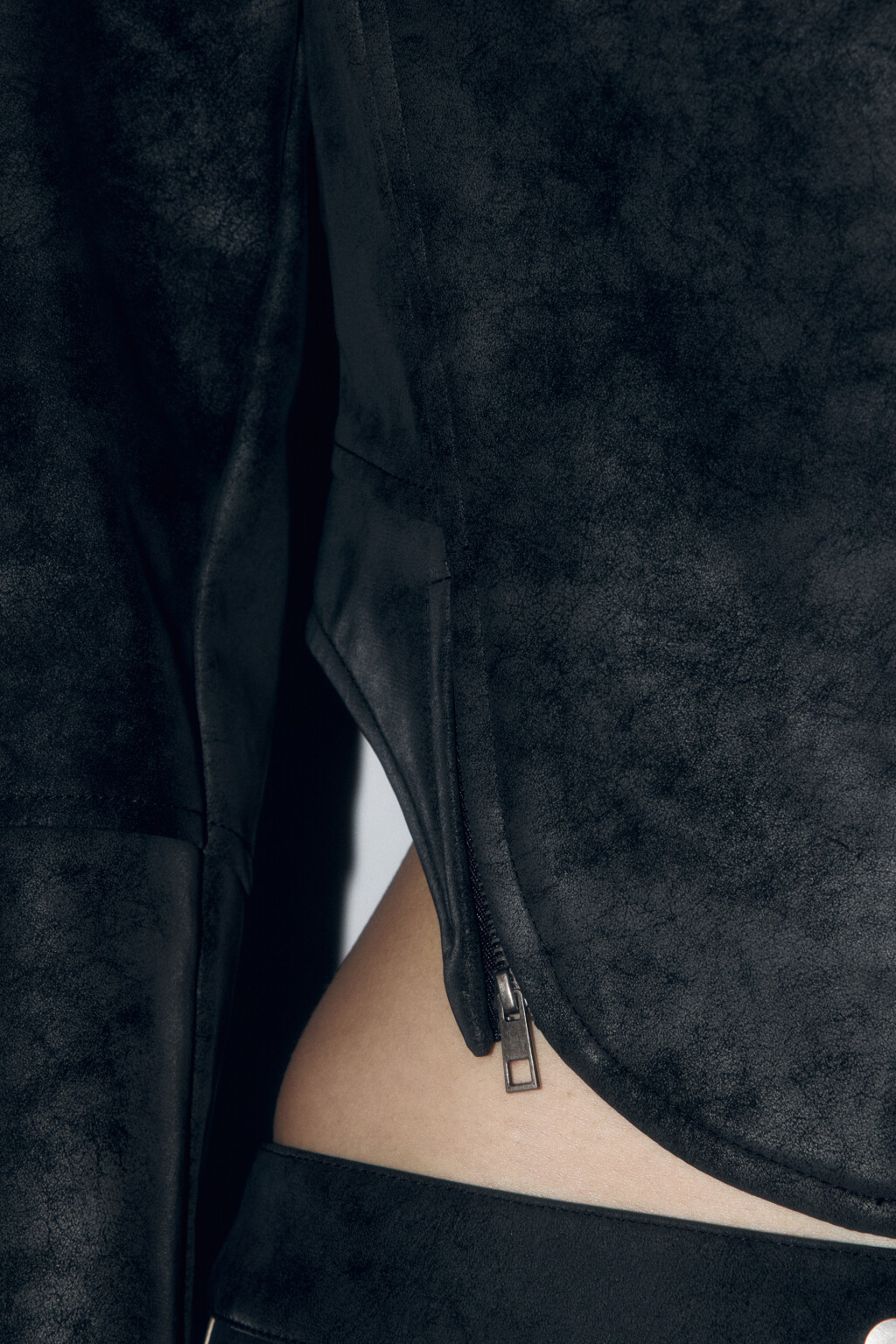 Куртка в мотостиле с состаренным эффектом - цвет черный - 7