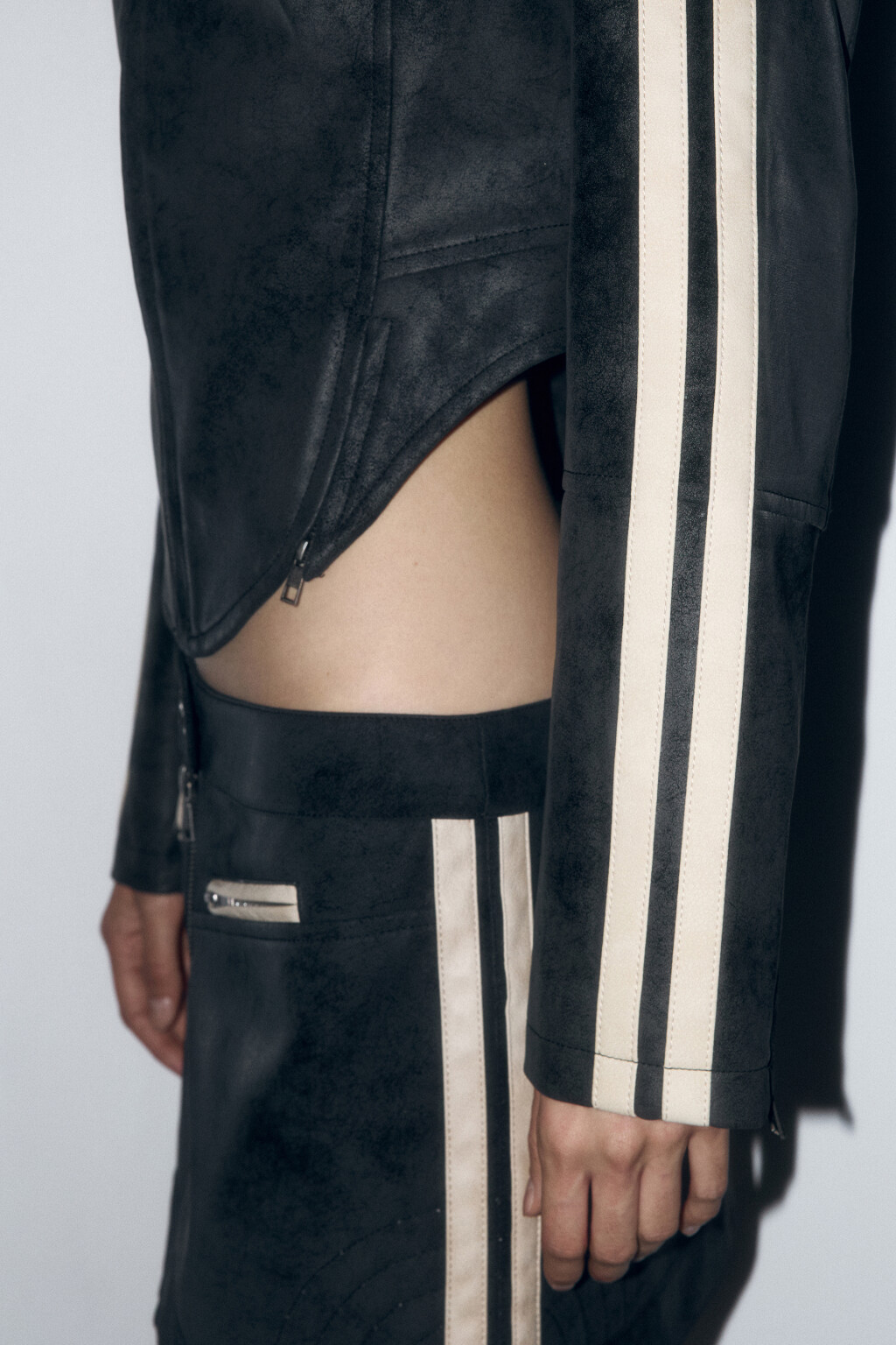 Куртка в мотостиле с состаренным эффектом - цвет черный - 10