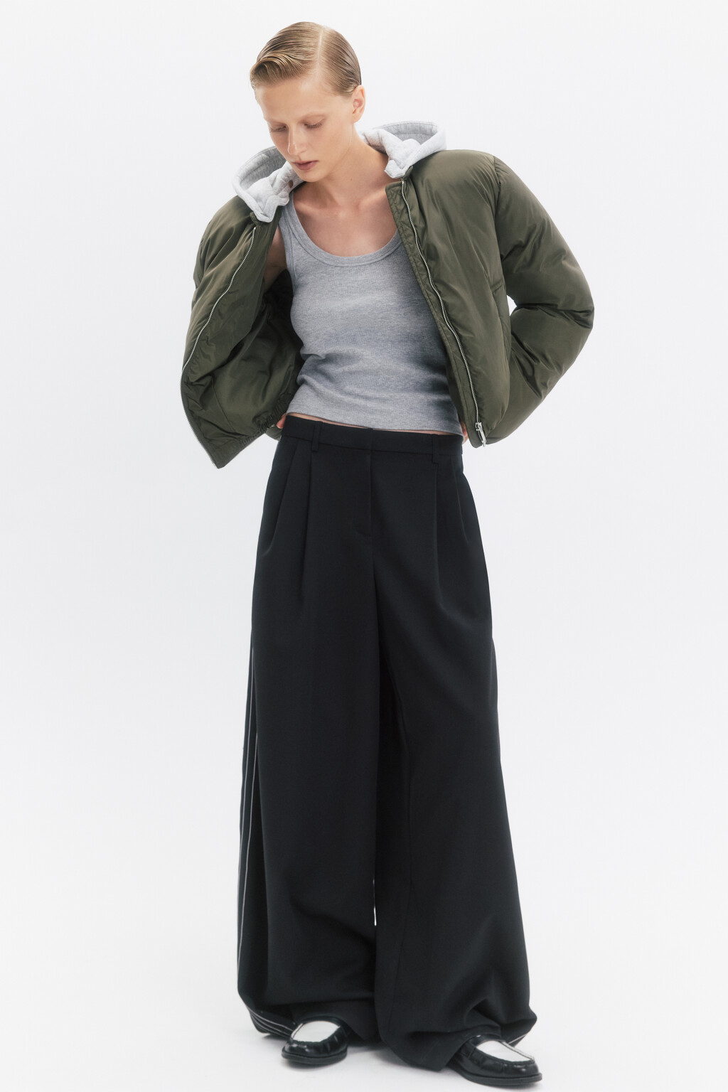 Куртка-бомбер утепленная со съемным капюшоном - цвет зеленый - 1