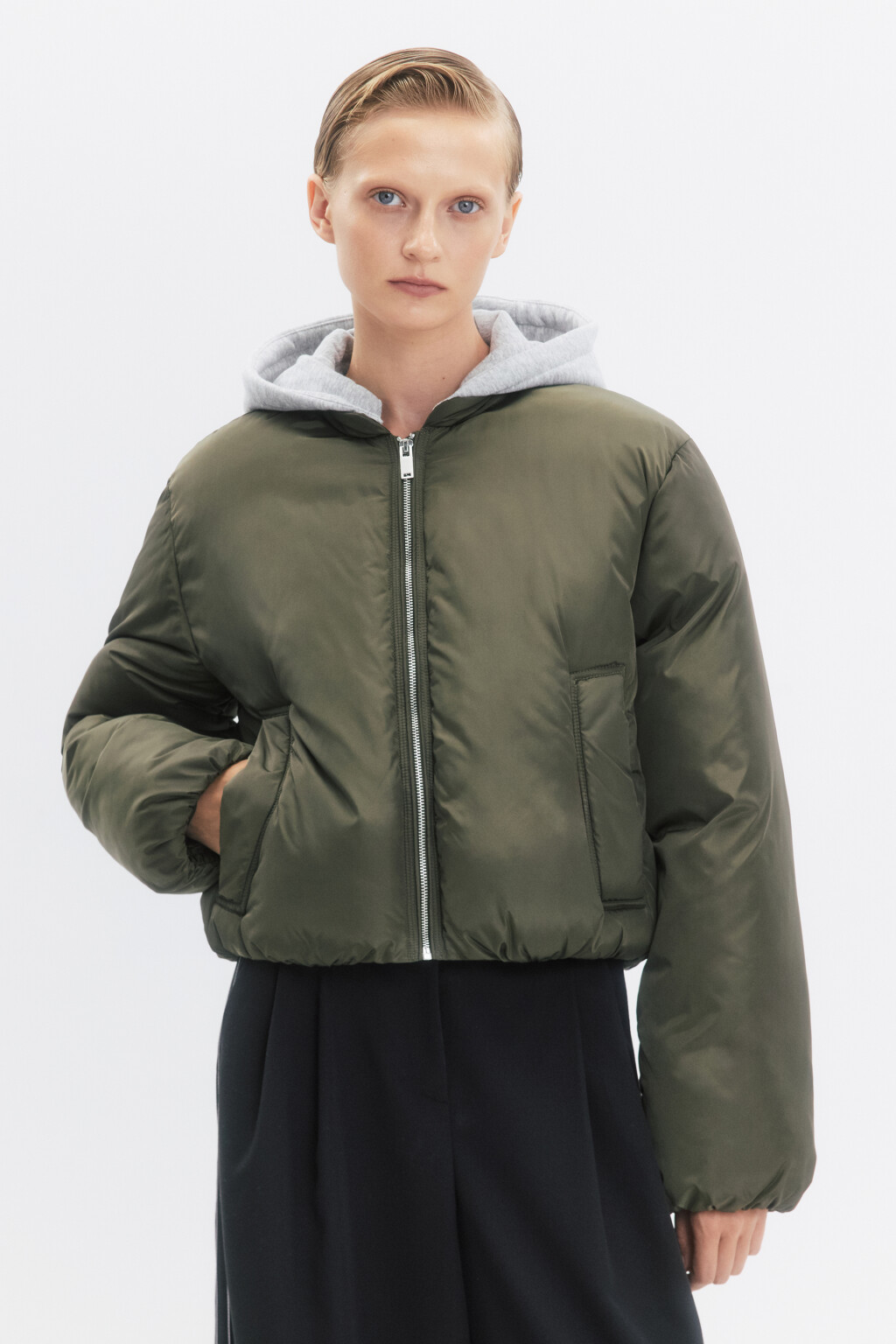 Куртка-бомбер утепленная со съемным капюшоном - цвет зеленый - 2