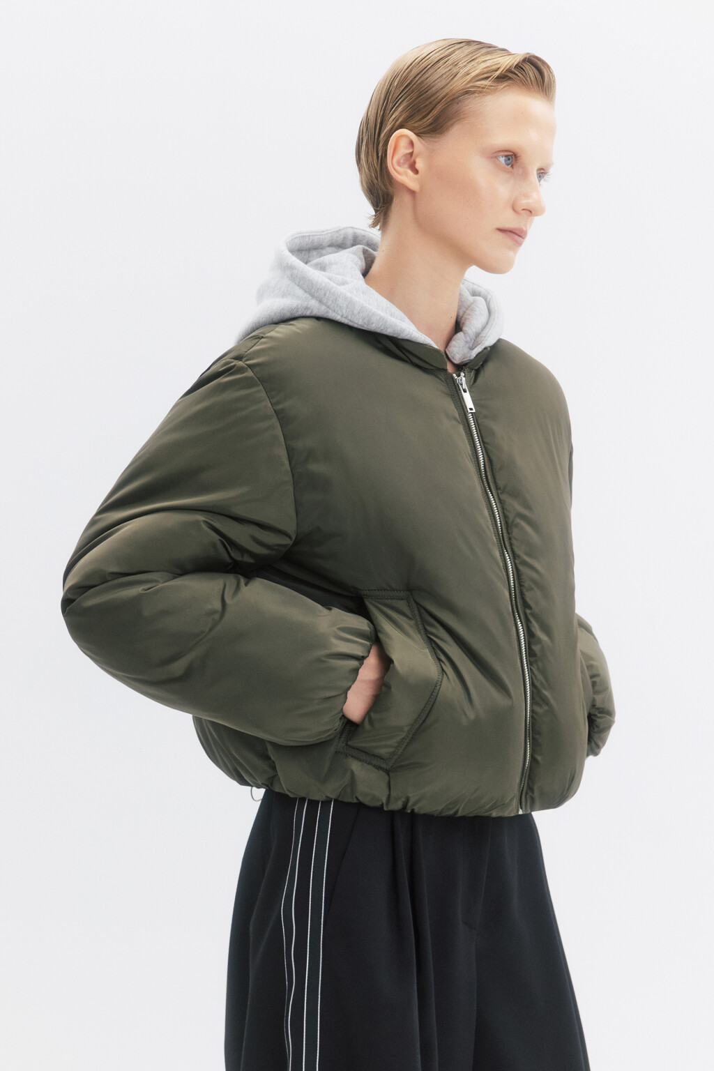 Куртка-бомбер утепленная со съемным капюшоном - цвет зеленый - 3