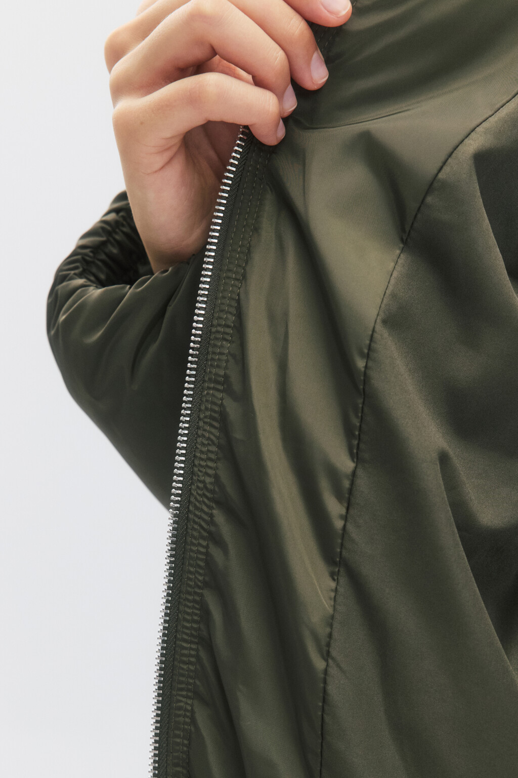 Куртка-бомбер утепленная со съемным капюшоном - цвет зеленый - 8