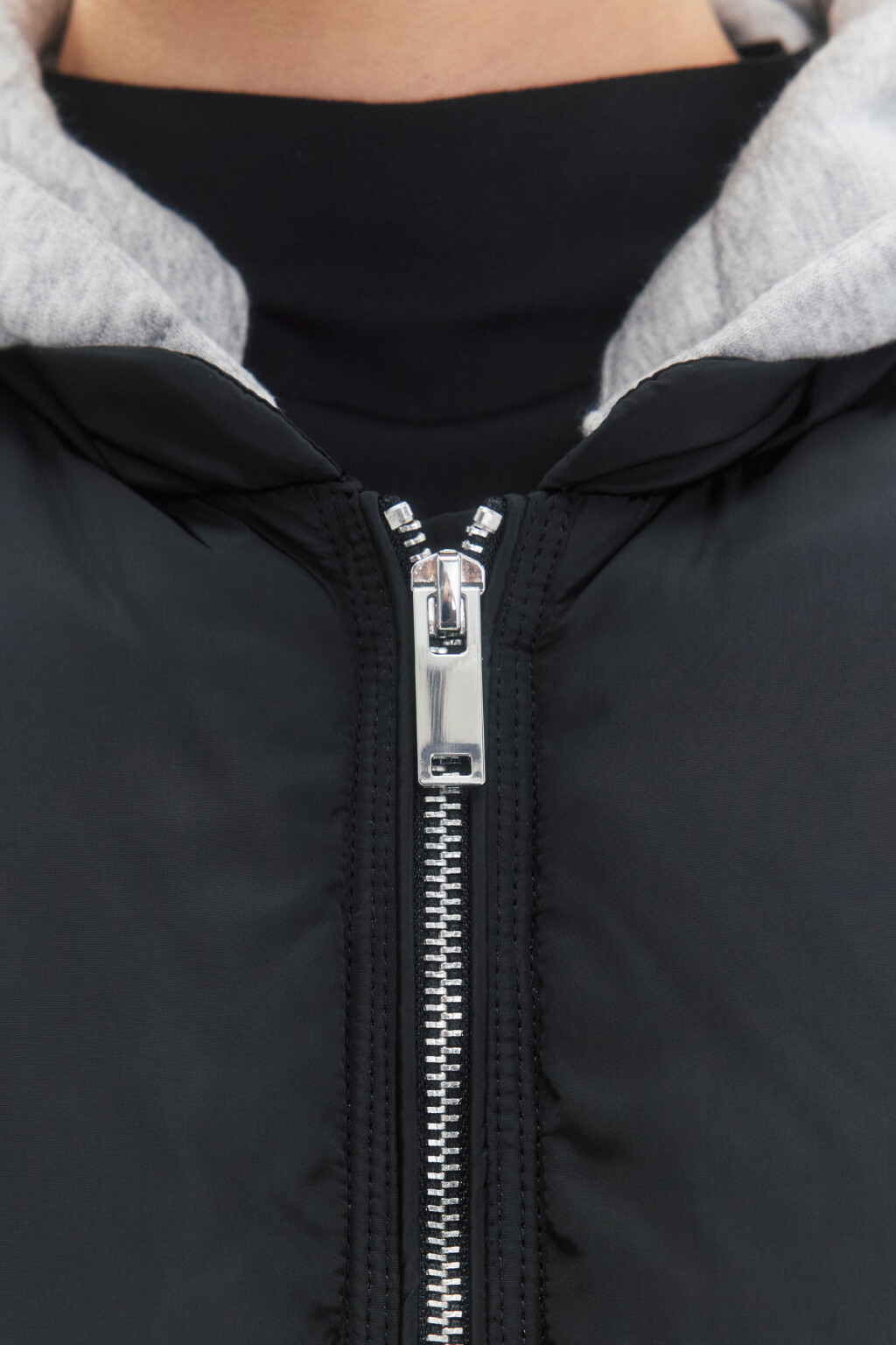 Куртка-бомбер утепленная со съемным капюшоном - цвет черный - 7