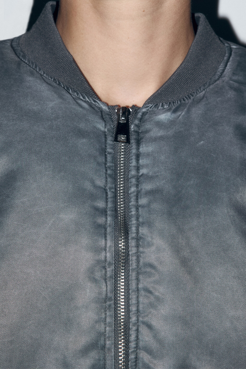 Куртка-бомбер утепленная с вареным эффектом - цвет серый - 6