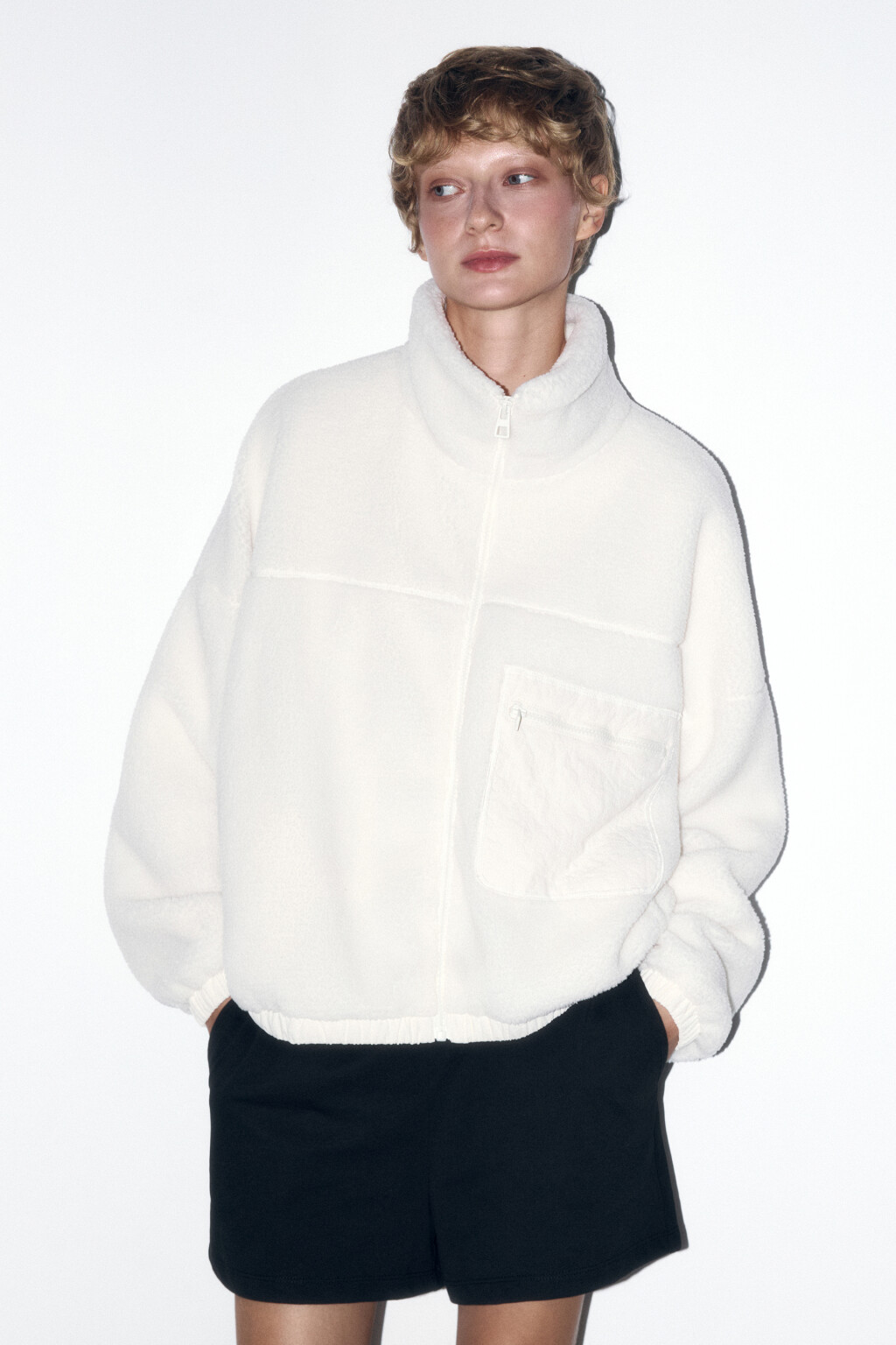 Куртка-бомбер с меховой фактурой - цвет молочный - 2