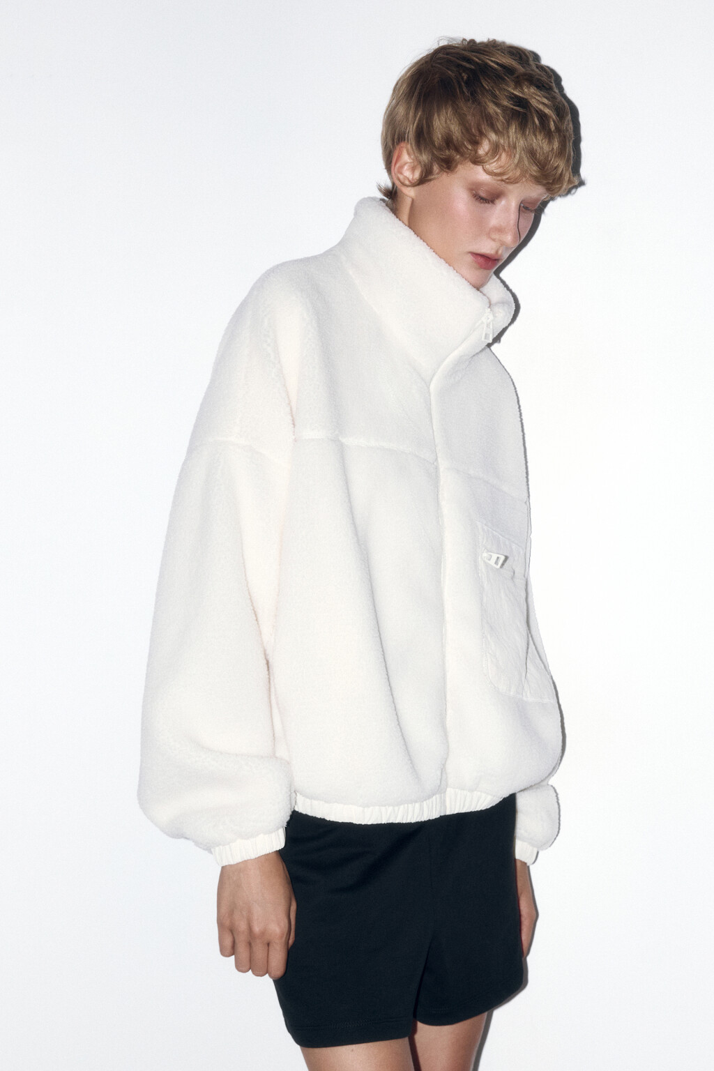 Куртка-бомбер с меховой фактурой - цвет молочный - 3