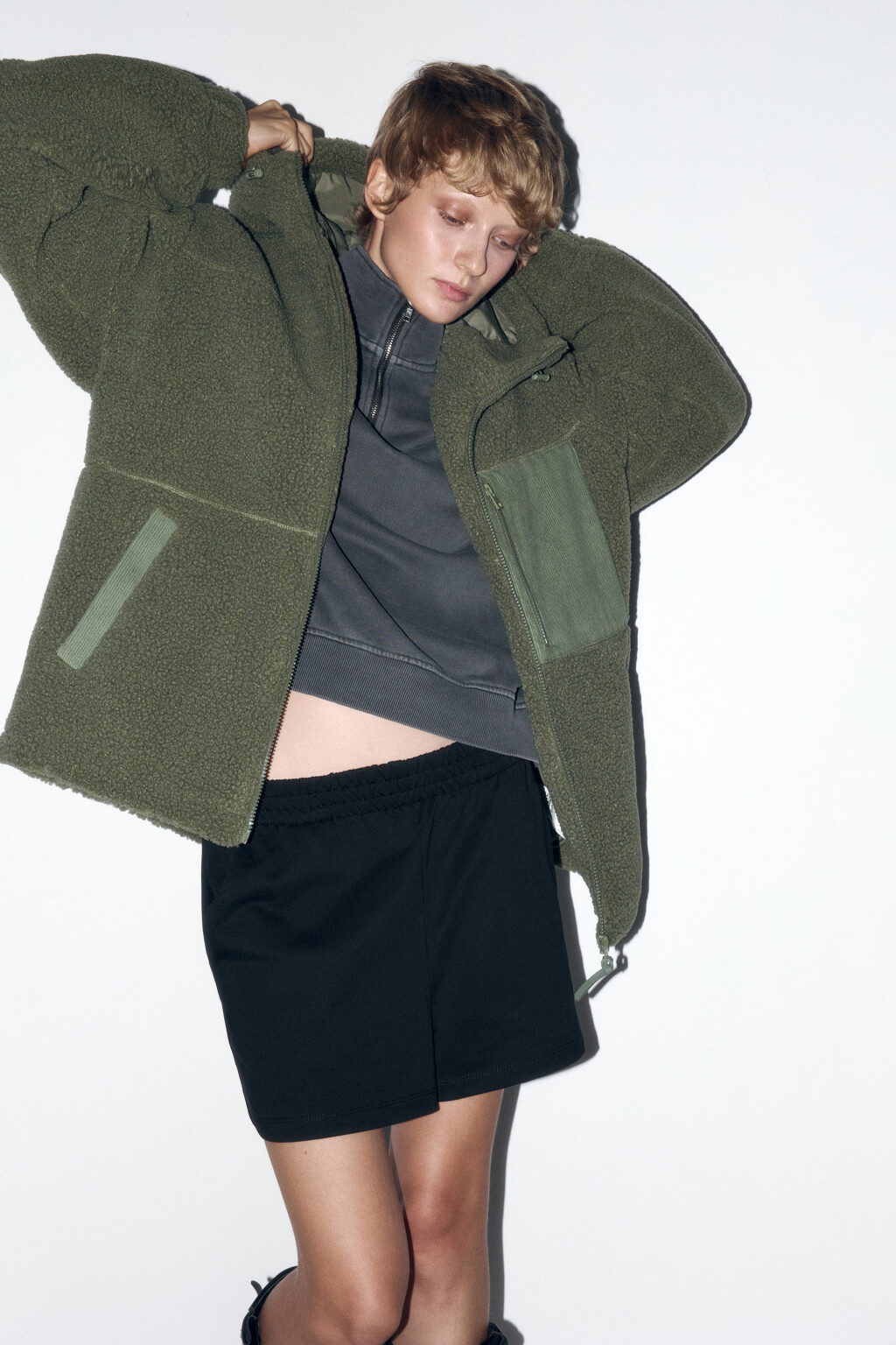 Куртка из искусственного меха с вельветовыми карманами - цвет зеленый - 1