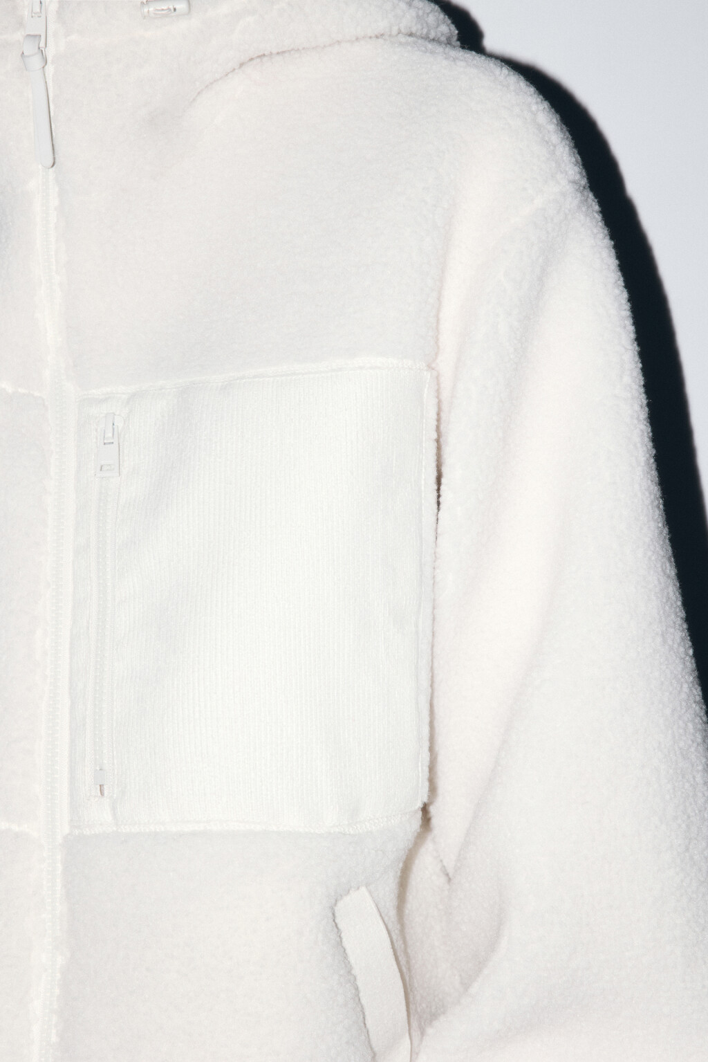 Куртка из искусственного меха с вельветовыми карманами - цвет молочный - 6