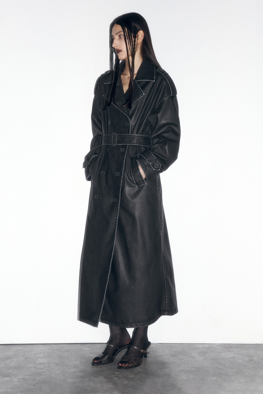 Плащ-тренчкот oversize с состаренным эффектом - цвет черный - 5