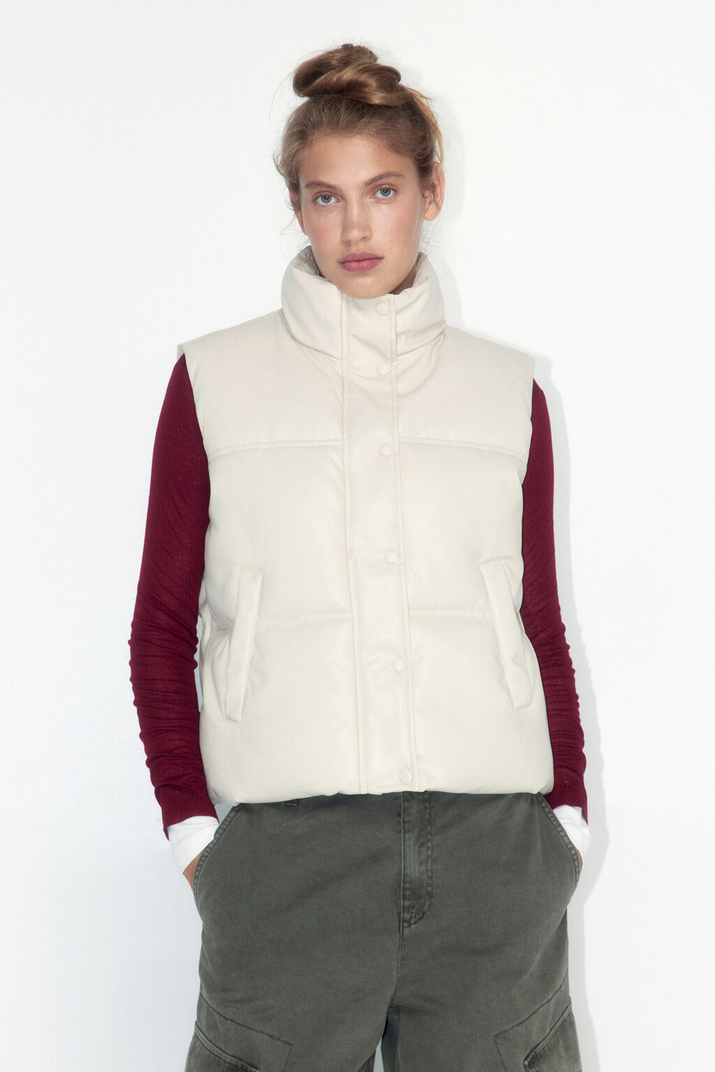 Жилет из искусственной кожи с утеплителем - цвет молочный - 2