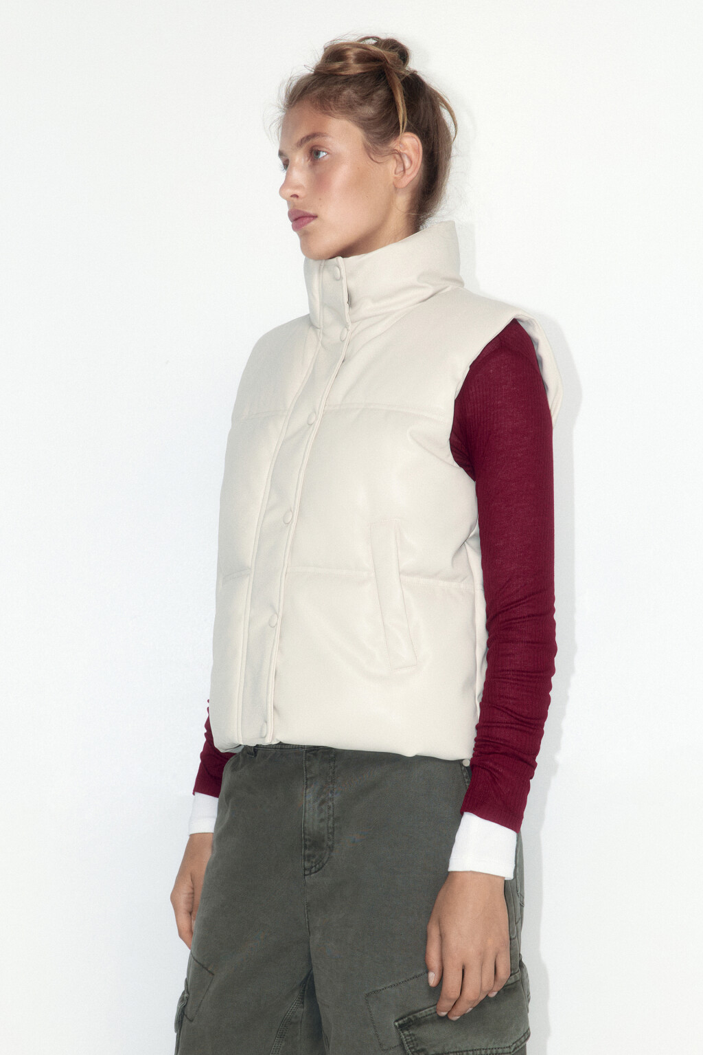 Жилет из искусственной кожи с утеплителем - цвет молочный - 3