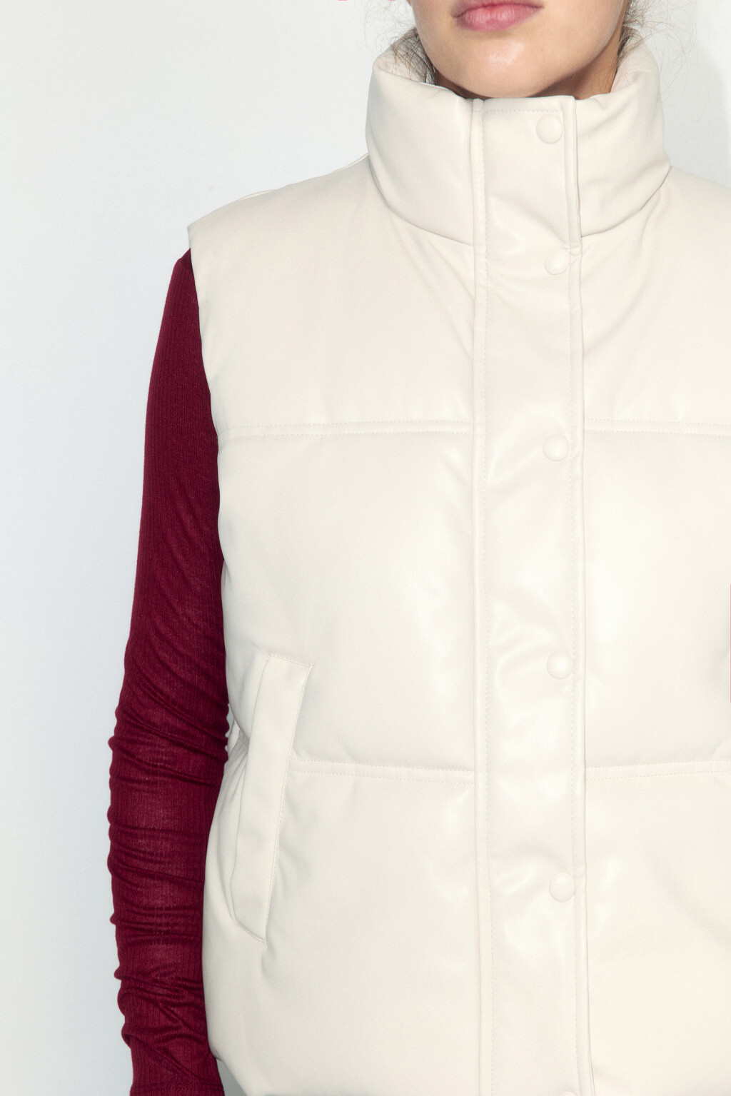 Жилет из искусственной кожи с утеплителем - цвет молочный - 6