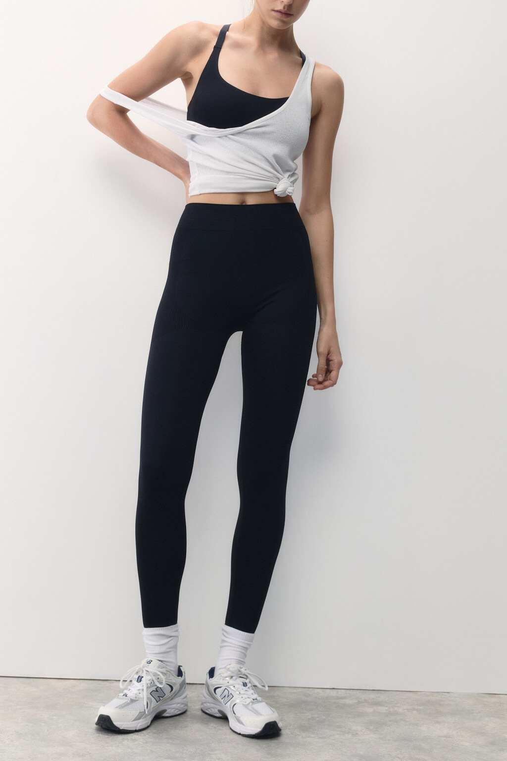 Леггинсы спортивные бесшовные с рельефами - цвет черный - 6