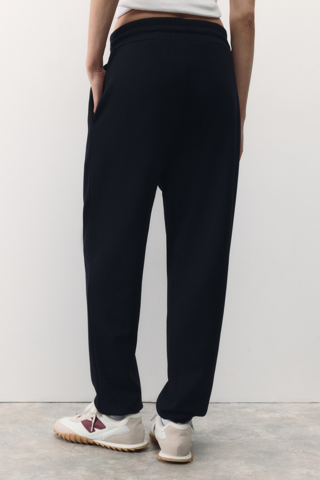 Брюки-джоггеры спортивные с поясом на завязках - цвет черный - 4