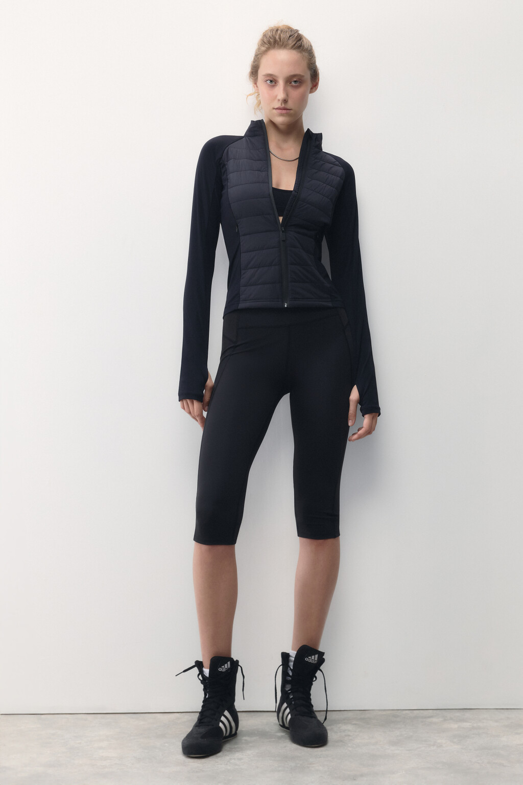 Леггинсы-капри спортивные со средней посадкой - цвет черный - 6