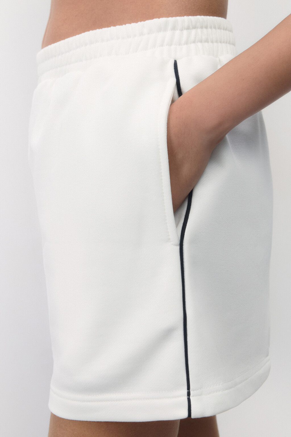 Шорты из футера спортивные с лампасами - цвет ванильный - 7