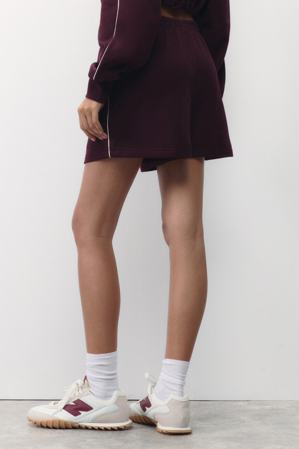 Шорты из футера спортивные с лампасами - цвет бордовый - 4