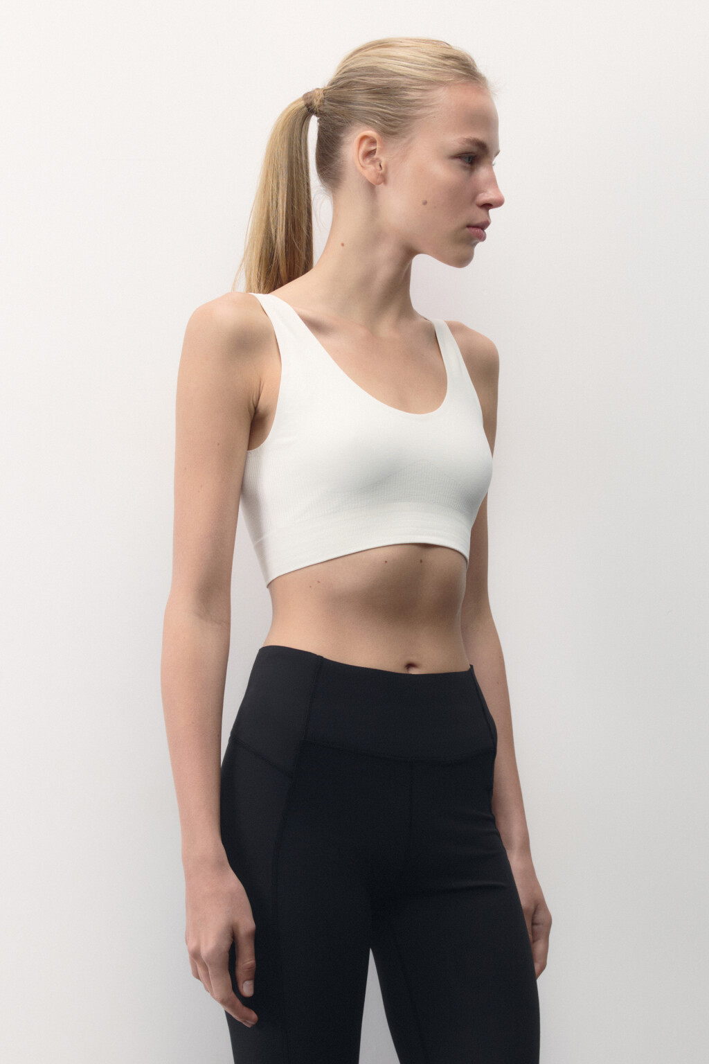 Топ-бюстгальтер спортивный на широких бретелях - цвет ванильный - 3