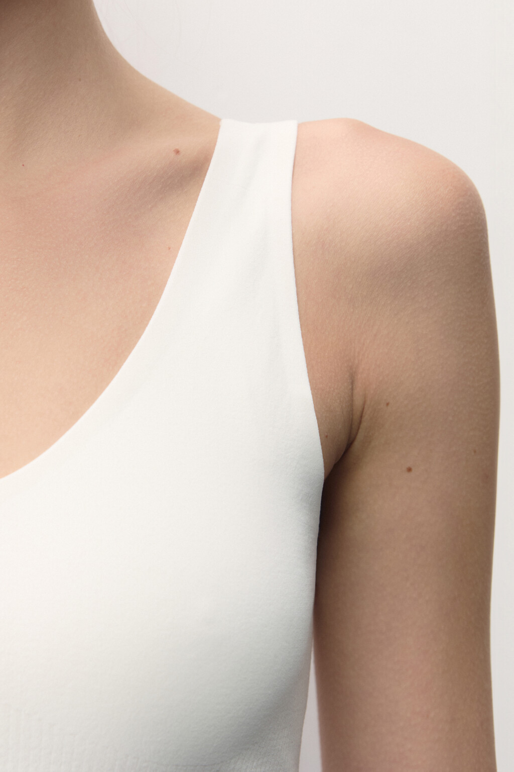 Топ-бюстгальтер спортивный на широких бретелях - цвет ванильный - 6