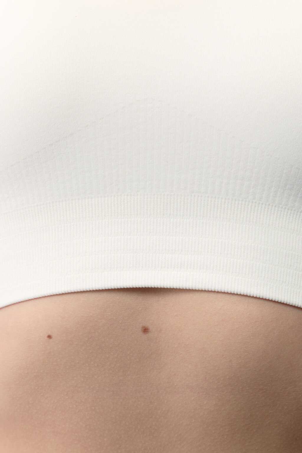 Топ-бюстгальтер спортивный на широких бретелях - цвет ванильный - 7