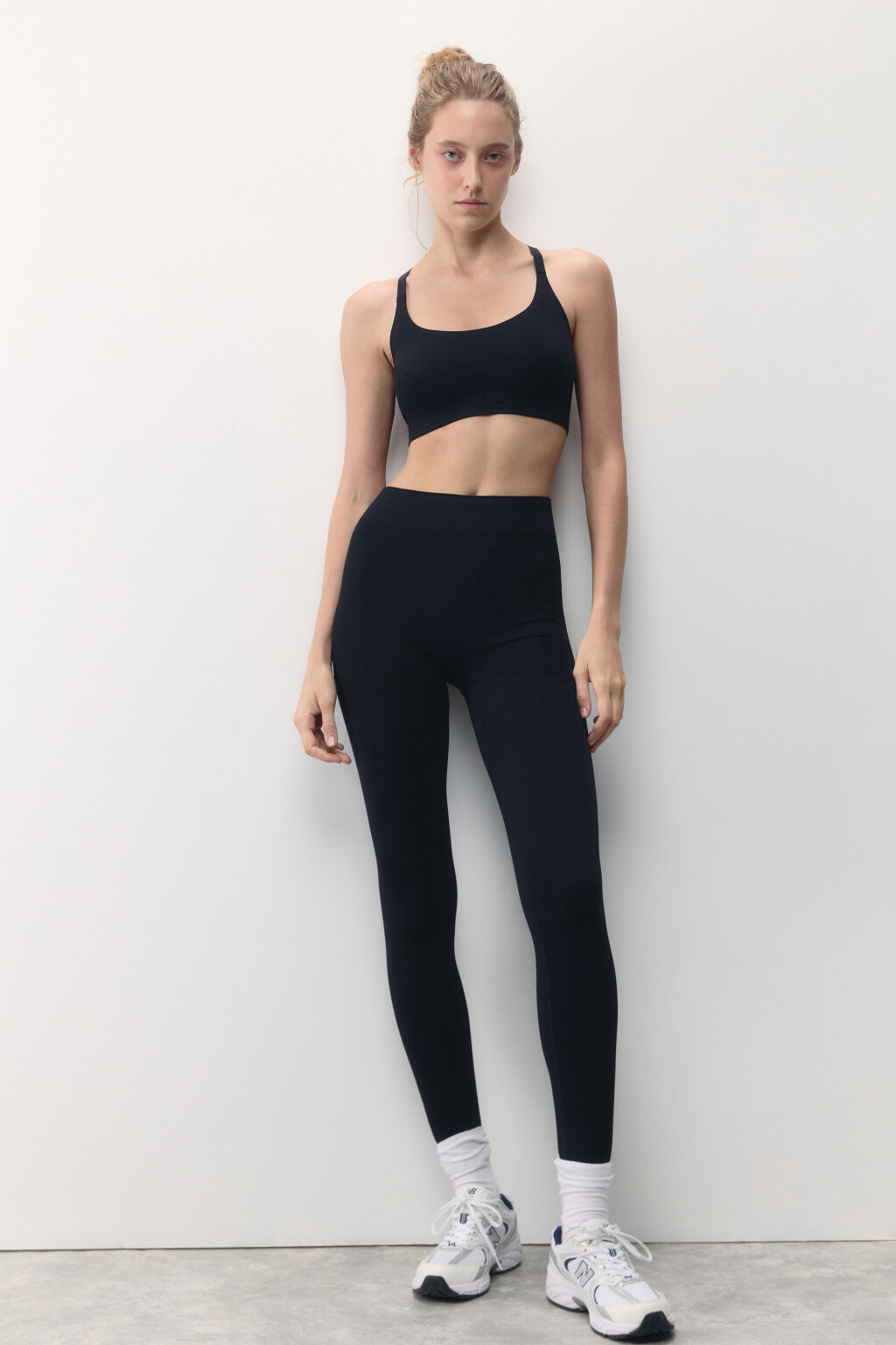 Топ спортивный с перекрещенными бретелями - цвет черный - 6