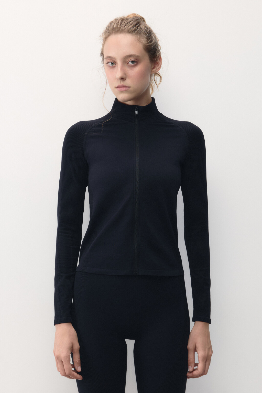 Лонгслив спортивный облегающий на молнии - цвет черный - 3