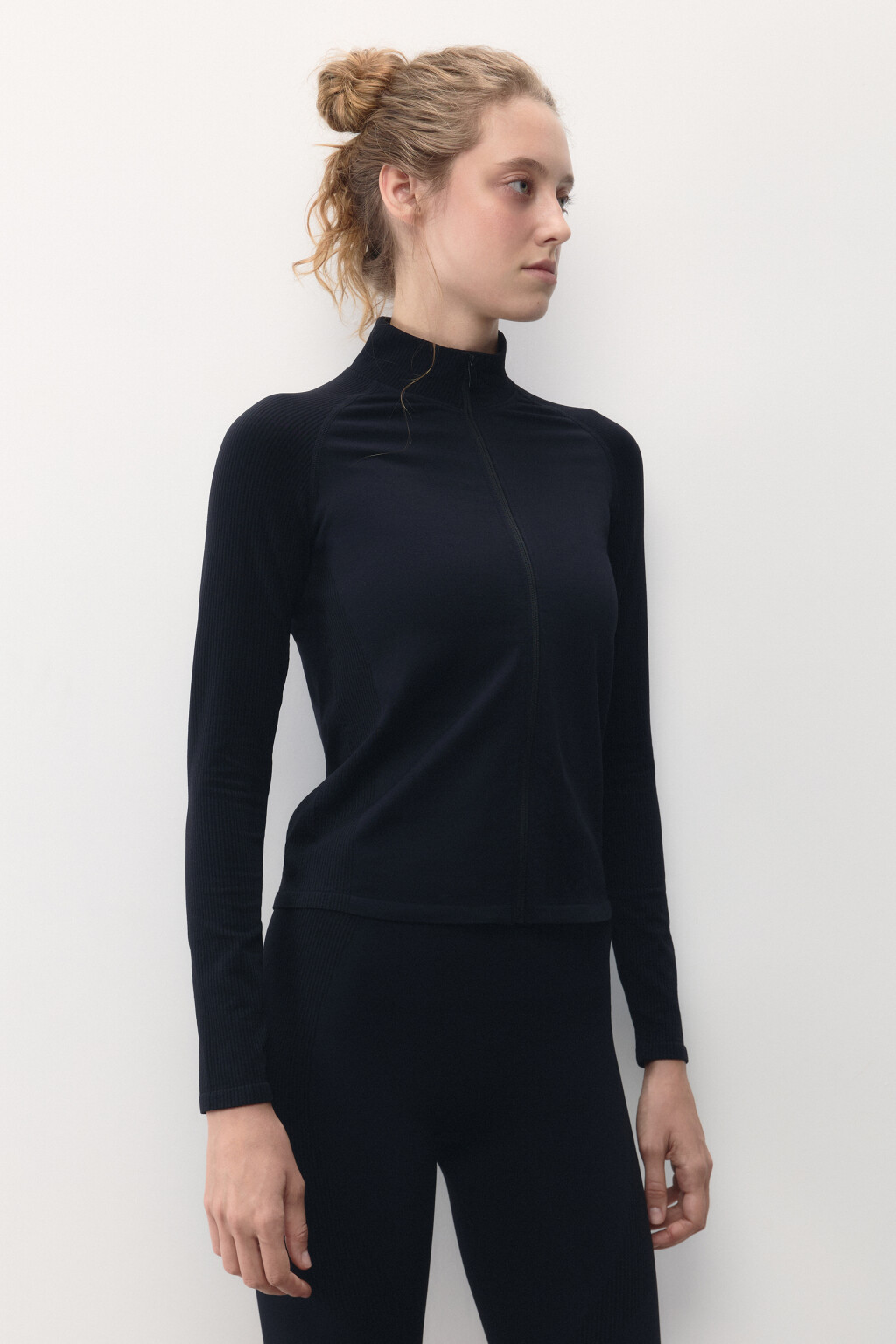 Лонгслив спортивный облегающий на молнии - цвет черный - 4